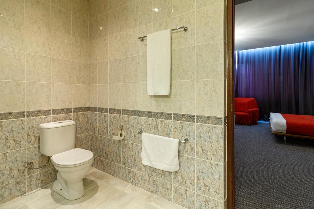 Moscow House Hotel เยเรวาน ภายนอก รูปภาพ