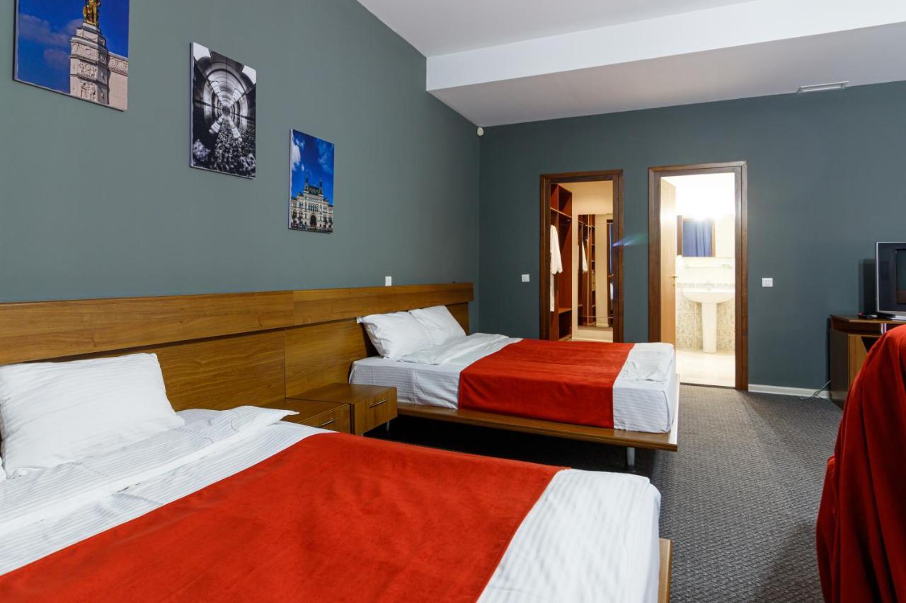 Moscow House Hotel เยเรวาน ภายนอก รูปภาพ