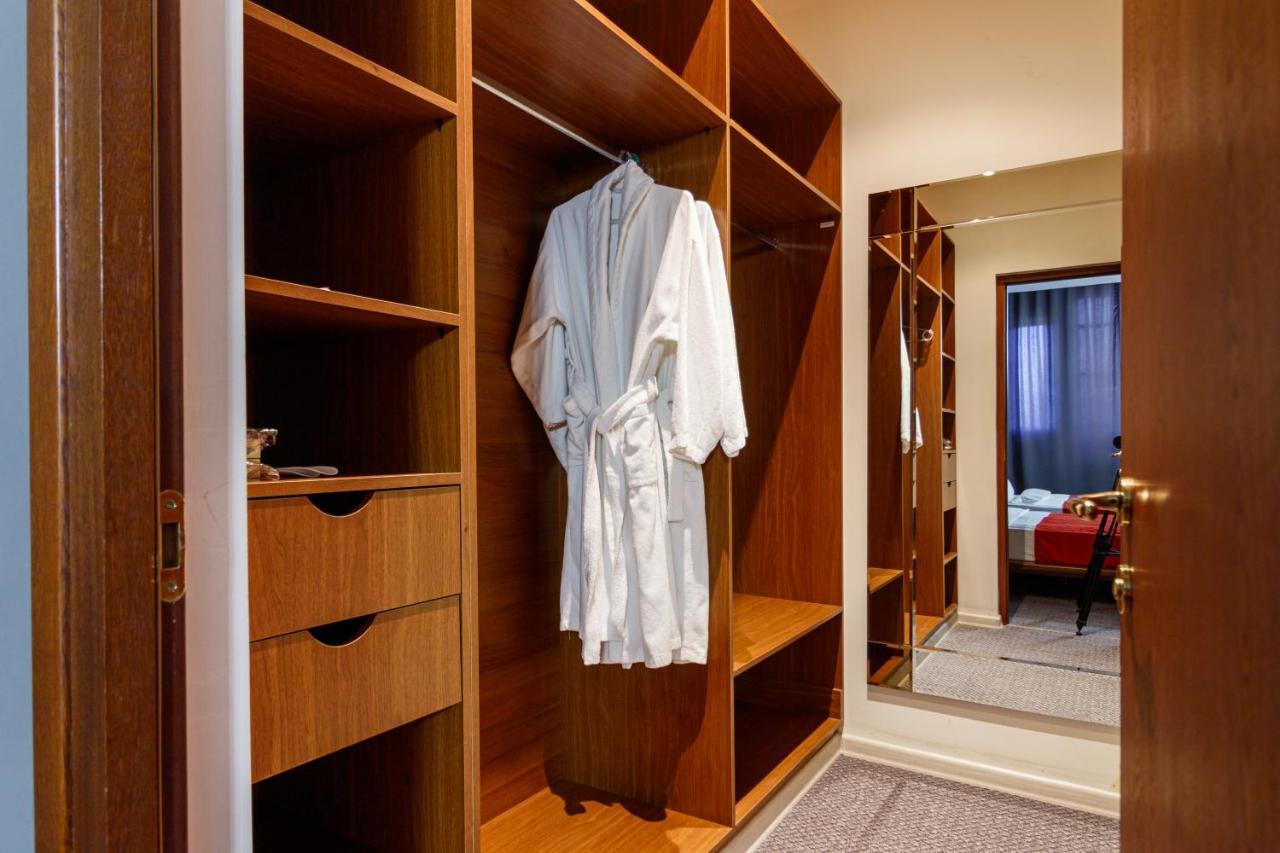 Moscow House Hotel เยเรวาน ภายนอก รูปภาพ