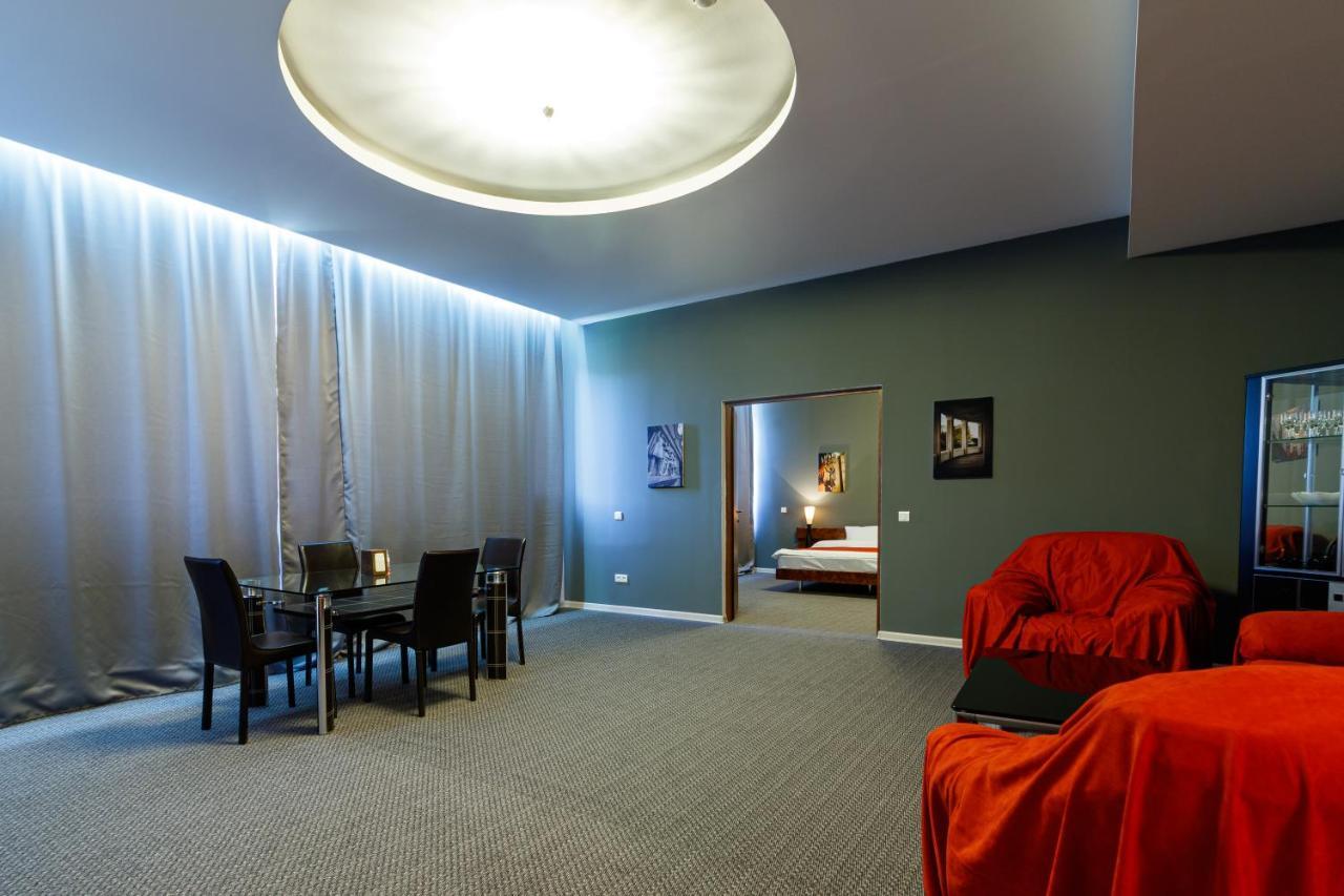 Moscow House Hotel เยเรวาน ภายนอก รูปภาพ