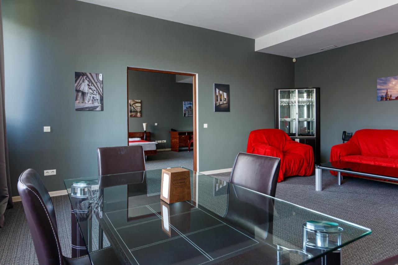 Moscow House Hotel เยเรวาน ภายนอก รูปภาพ