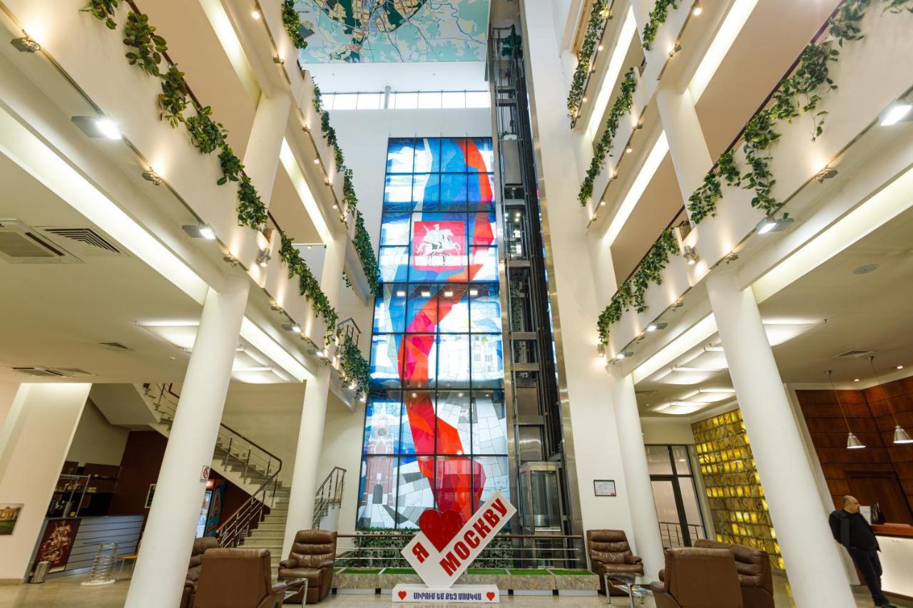 Moscow House Hotel เยเรวาน ภายนอก รูปภาพ