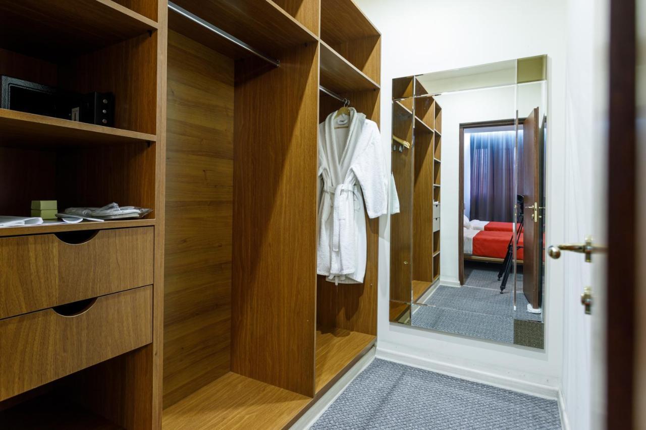 Moscow House Hotel เยเรวาน ภายนอก รูปภาพ