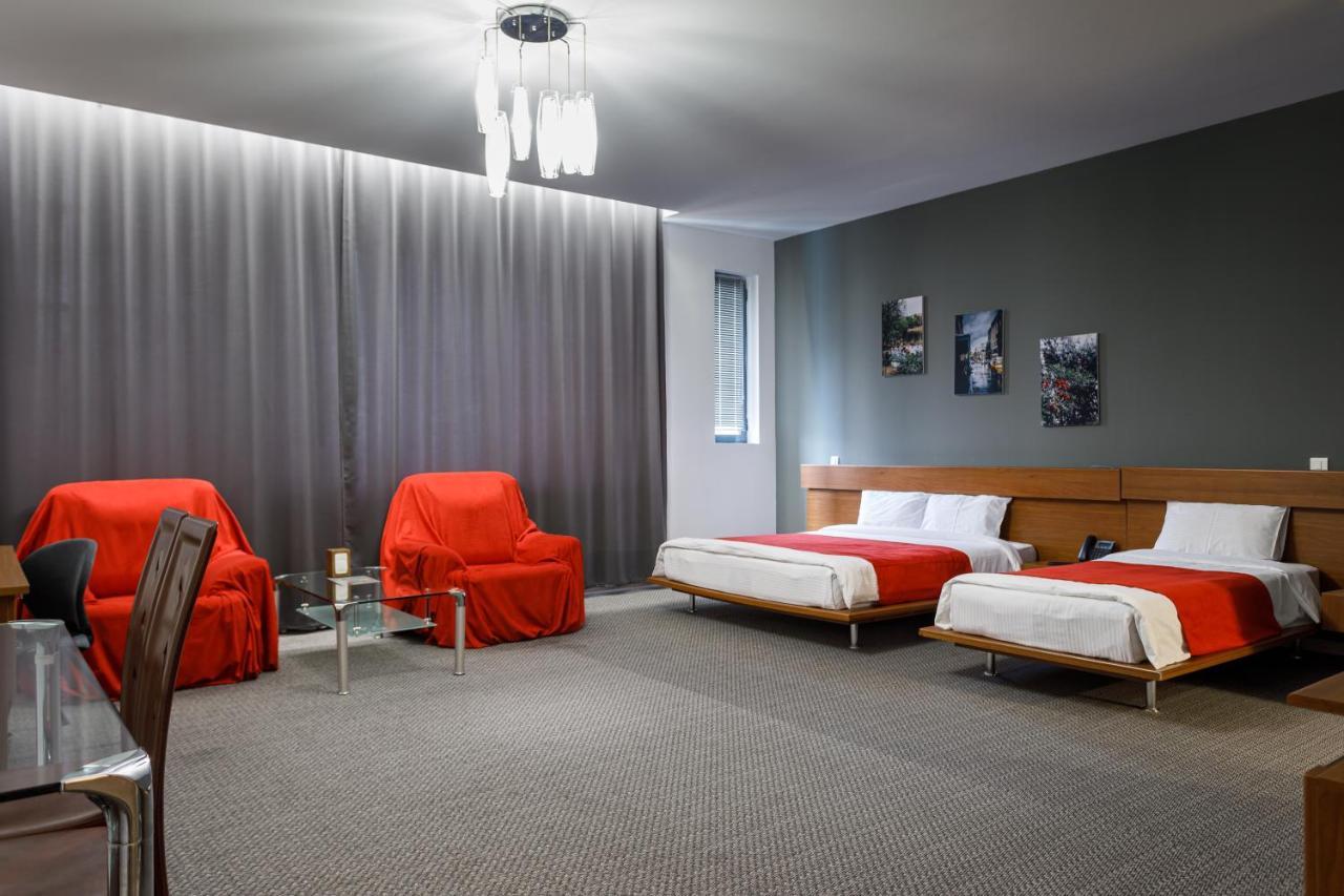 Moscow House Hotel เยเรวาน ภายนอก รูปภาพ